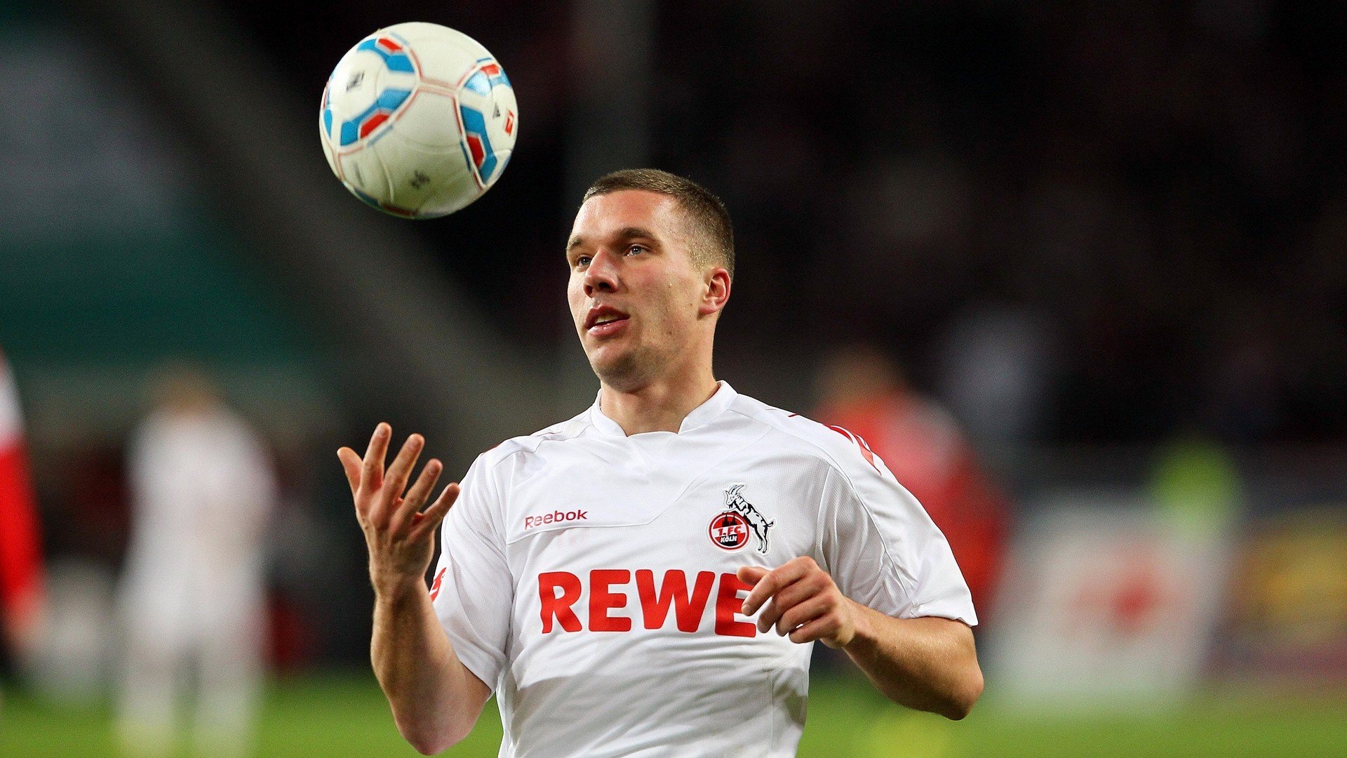 开云体育官网下载安装-体育品牌赞助赛事加码推动联赛曝光率与商业价值双提升，体育赞助加强品牌知名度的利弊